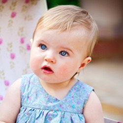 Child's Love - Cute Little Girl Child's Love - Cute Little Girl