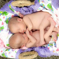 Child's Love - Sleeping Twins 3 Child's Love - Sleeping Twins 3