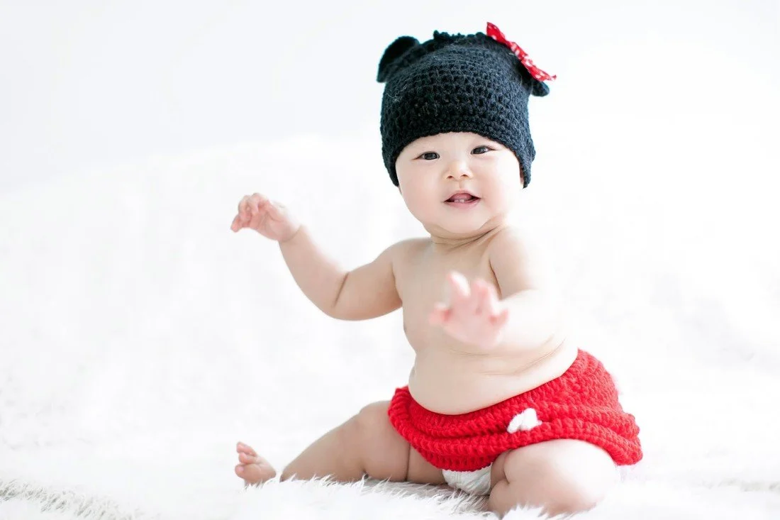 Cute baby là những từ mà ai cũng phải yêu thích. Hãy cùng chiêm ngưỡng những bức ảnh vô cùng dễ thương của những em bé, với những biểu cảm tinh nghịch và rực rỡ. Bạn chắc chắn sẽ thích mê những khoảnh khắc này!