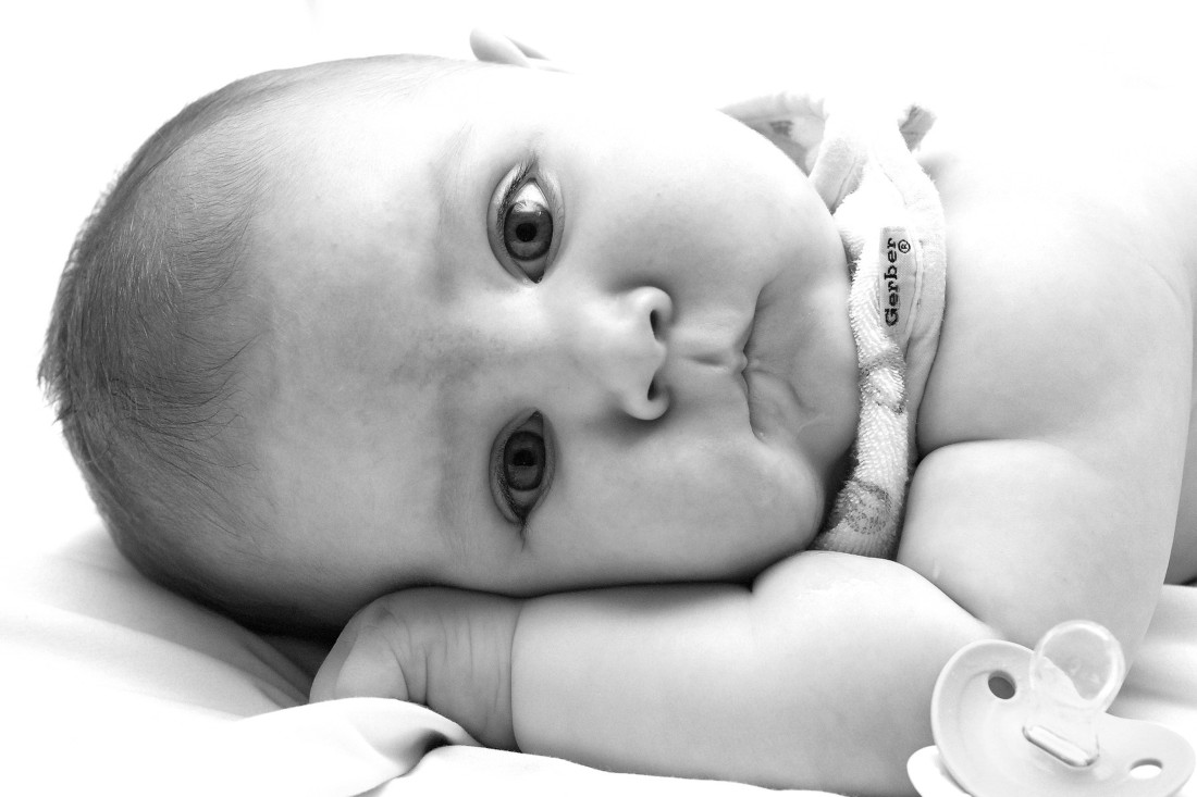 child-s-love-staring-baby-baby-posters-oshiprint-in